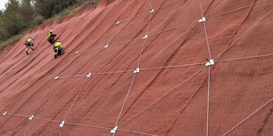 Análise de Estabilidade de Taludes em Aracaju: Critérios Geotécnicos e Normativos